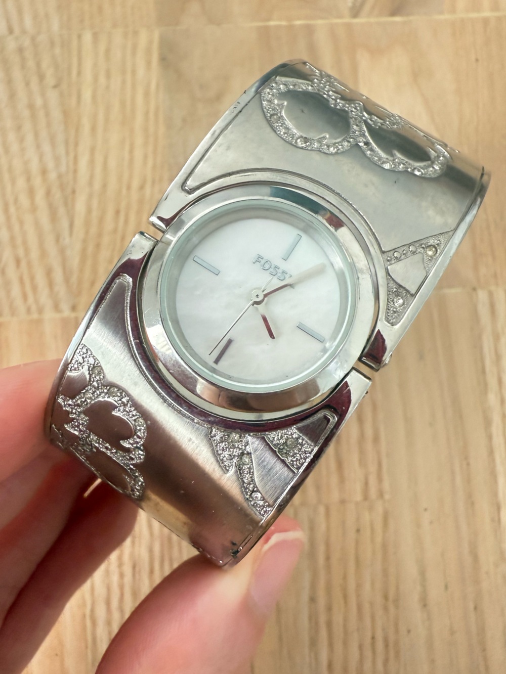 Fossil silver tone bangle bracelet watch NEW BATTERY